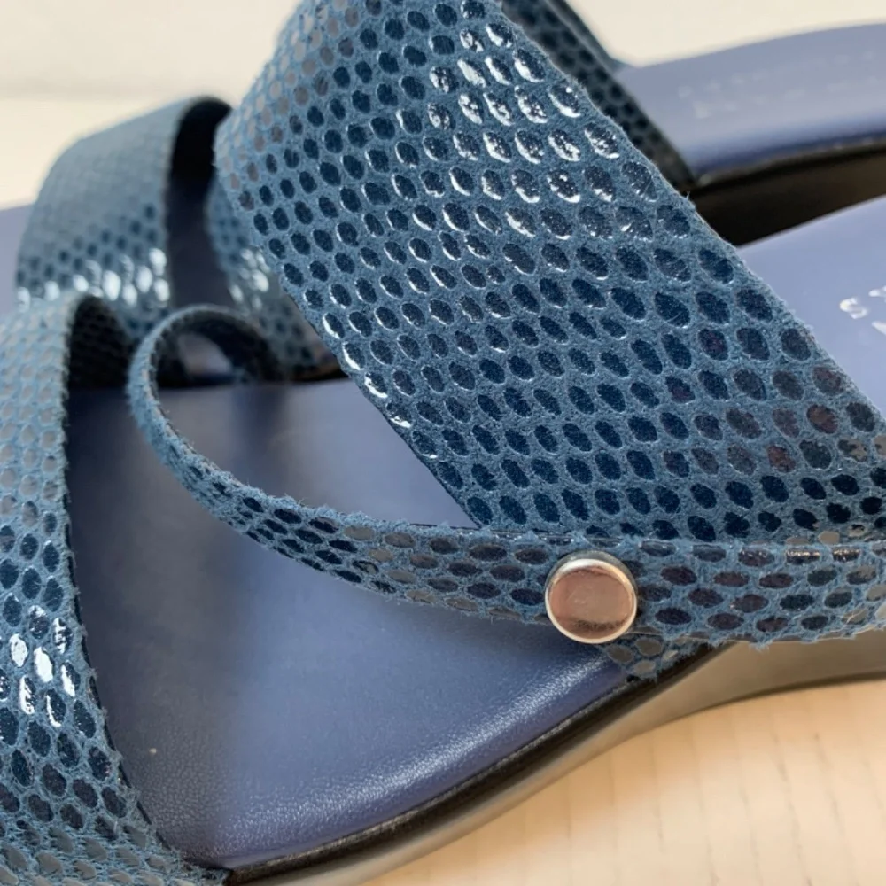 Italian Shoemakers Blue Wedge Sandal Womens Size 11 Navy Snake Reptile Print